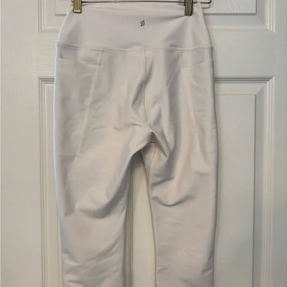 New W/O tag Peloton off white Leggings Athletic Comfort with pockets - Picture 3 of 5